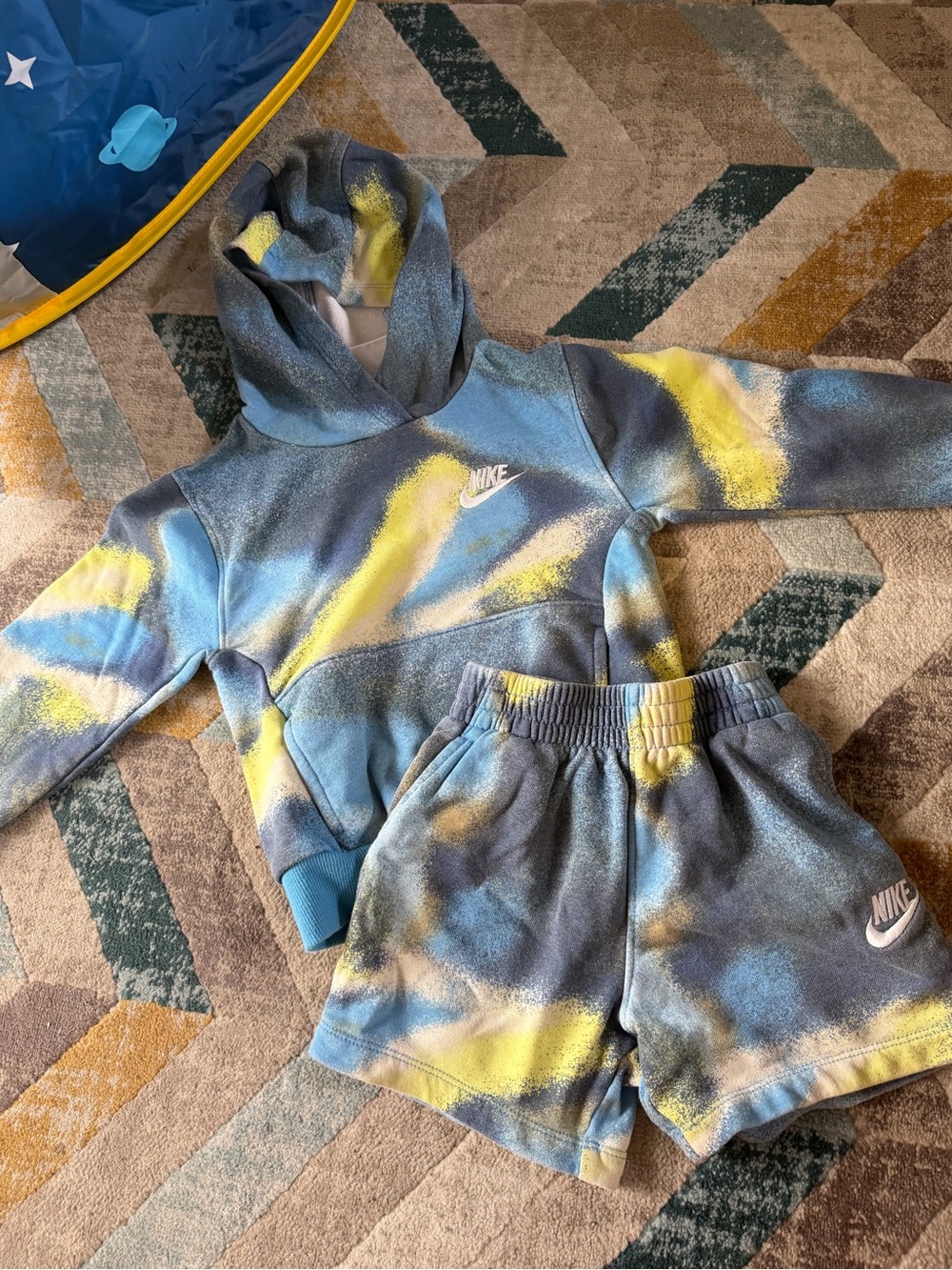 Nike boys toddler set hoodie and shorts